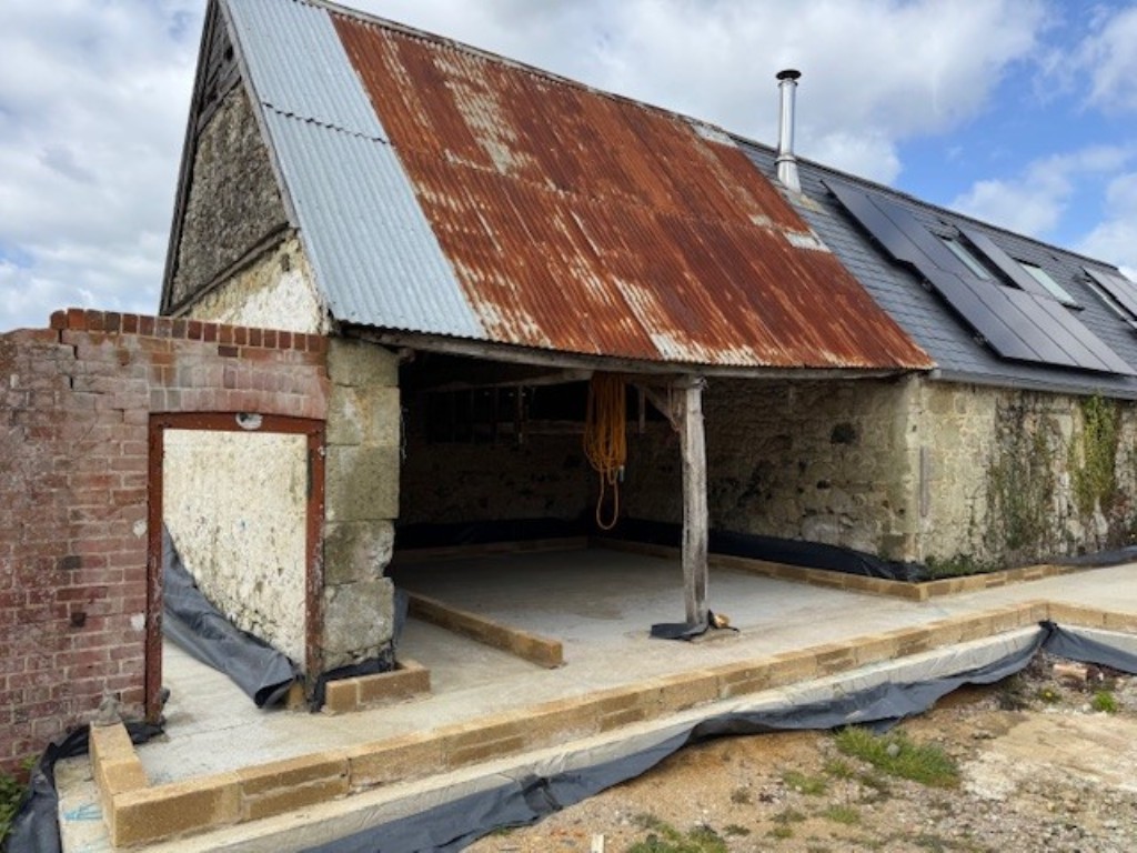 Lot: 56 - LAND AND TWO BARNS WITH CONSENT FOR RESIDENTIAL CONVERSION - View of the barn